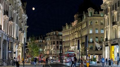 Regent Street. Londres, de noche.