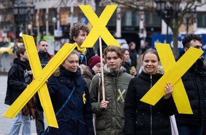 Activistas medioambientales se manifiestan en Frankfurt por la preservación de la aldea de Lützerath, el pasado 4 de enero.
