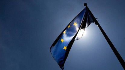 Bandera europea en el edificio de la Comisión en Bruselas. 