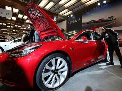 Exhibición de un Tesla Model 3 en la Canadian International Auto Show de Toronto, Ontario.