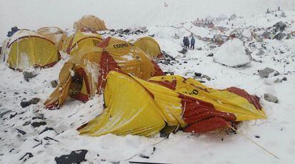 Imatge del camp base de l'Everest, ahir després del terratrèmol.