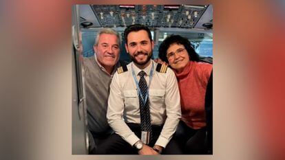 El emotivo mensaje de un piloto a sus padres por megafonía: “Sin ellos a mi lado, no habría sido posible”