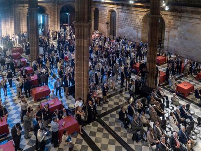 Decenas de invitados a uno de los actos de la Lonja de Cereales de Barcelona.