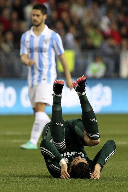 Ronaldo cae al suelo en su partido ante el Málaga.
