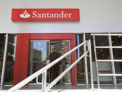 Vista exterior de una agencia del Banco Santander