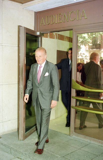Emilio Ybarra tras acudir la Audiencia Nacional en 2002.