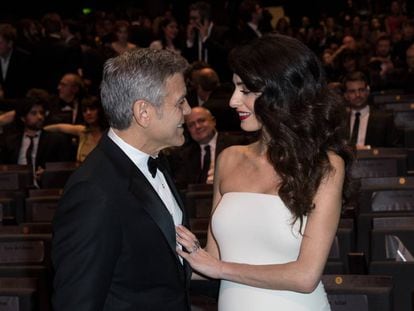 George Clooney y Amal Alamuddin en los premios Cesar, en Par&iacute;s, el 24 de febrero.