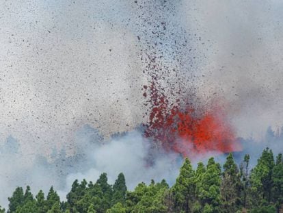 Erupción del volcán este domingo en Cumbre Vieja en La Palma.