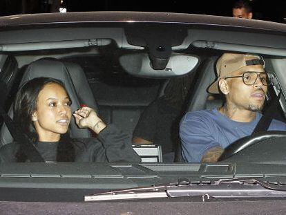  Chris Brown, con su actual pareja.