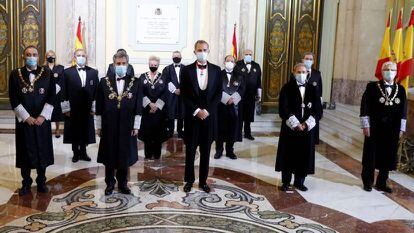 El rey Felipe VI y el presidente del Consejo General del Poder Judicial (CGPJ), Carlos Lesmes, en el acto de apertura del año judicial, el pasado 7 de septiembre.