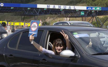 Participantes en la protesta contra los peajes en Catalu&ntilde;a.