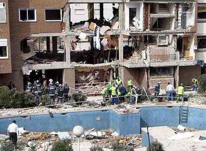 El piso de Leganés en el que se suicidaron siete implicados en el 11-M, al día siguiente de la explosión.
