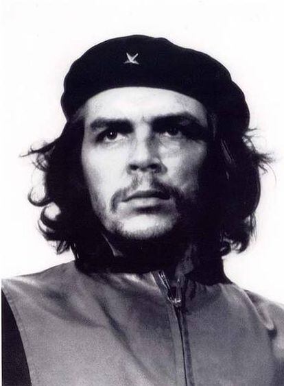 Ernesto <i>Che</i> Guevara, fotografiado por Alberto Korda en La Habana el 5 de marzo de 1960. A partir de esta imagen se realizó el célebre póster.