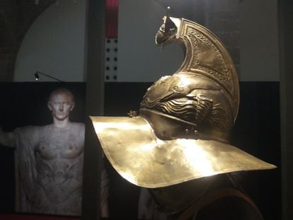 Un casco de gladiador en la exposición sobre Pompeya en Barcelona.
