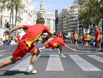 Final de la modalidad de &#039;Llargues&#039;, que se ha disputado en la plaza del Ayuntamiento de Valencia.
