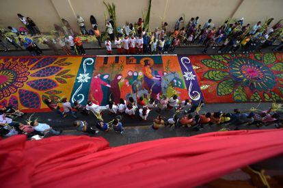 Creyentes celebran el Domingo de Ramos en Tegucigalpa, el 9 de abril de 2017.