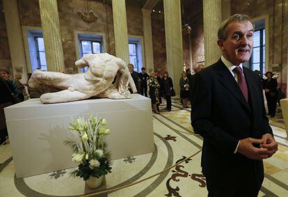 Neil MacGregor, durante la presentación de una exposición sobre arte griego del British Museum en San Petersburgo.