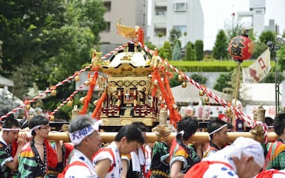 &#039;Omikoshi&#039; (carroza) que sirve de ofrenda en los &#039;omatsuri&#039;, festivales tradicionales que se celebran durante el verano en Jap&oacute;n. 