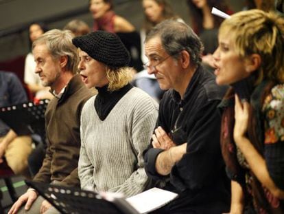 Carlos Hip&oacute;lito, Vicky Pe&ntilde;a, Pep Molina y Muntsa Rius, en un ensayo de &#039;Follies&#039;. 