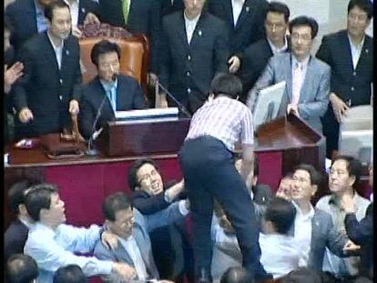 Trifulca en el Parlamento de Corea del Sur