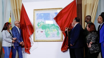 Autoridades venezolanas develan un mapa de la disputada región.