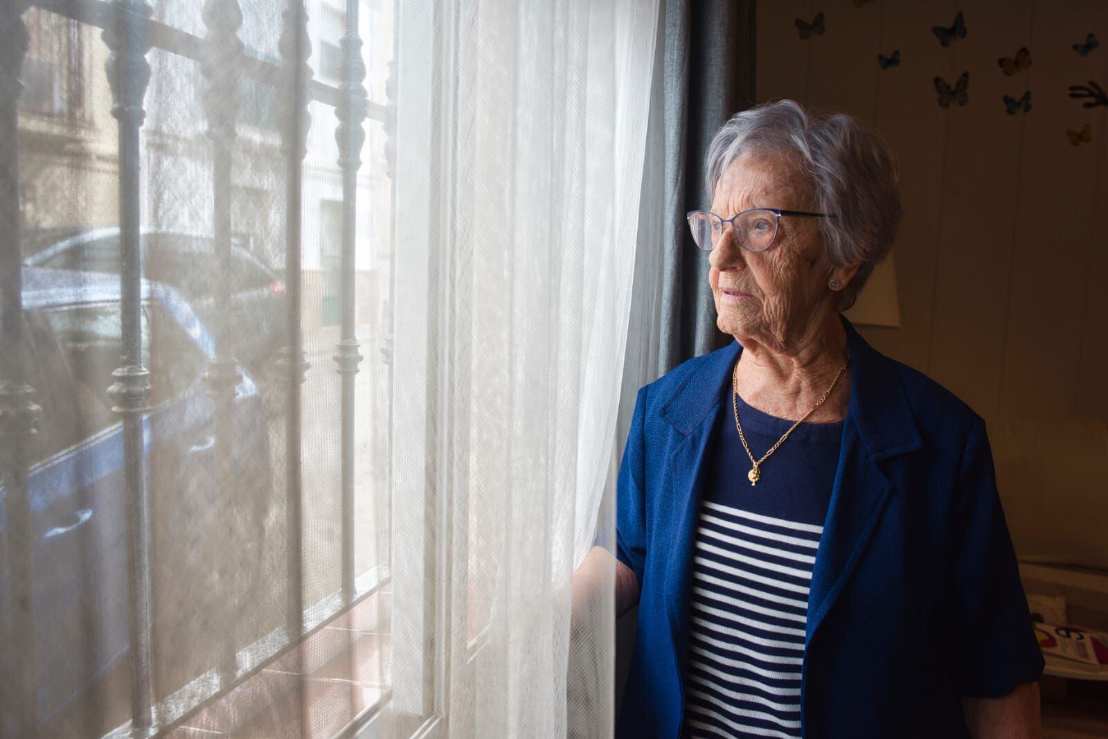 Ana Pomares, de 94 años, superviviente de La Desbandá, el mayor crimen de guerra del fascismo, en su casa de Algeciras.