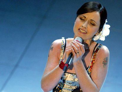 Dolores O&#039;Riordan, durante el festival de San Remo, en Italia, en marzo de 2004.