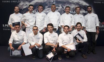 Los nueve concursantes del concurso San Pellegrino Young Chef 2016 junto a los tres miembros del jurado.