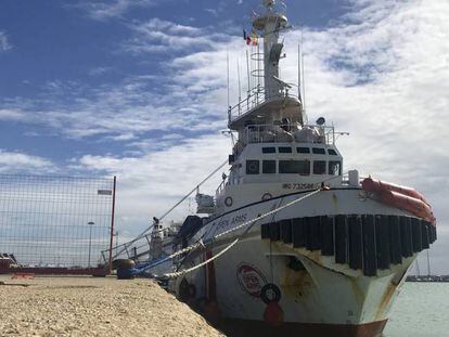 El barco de Proactiva Open Arms ayer en el puerto de Pozzallo, en Sicilia (Italia). 