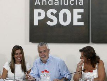 Susana Díaz, José Antonio Griñán y Rosa Torres, en la sede del PSOE.
