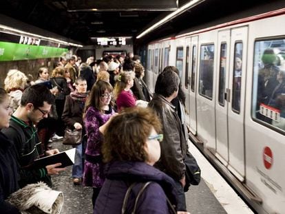 Tren de la Línea 3 del Metro de Barcelona, una de las líneas en las cuales se detectó amianto.