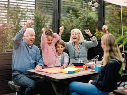 Una forma divertida de aprender a cooperar, respetar reglas y desarrollar la capacidad de análisis y la memoria. GETTY IMAGES.