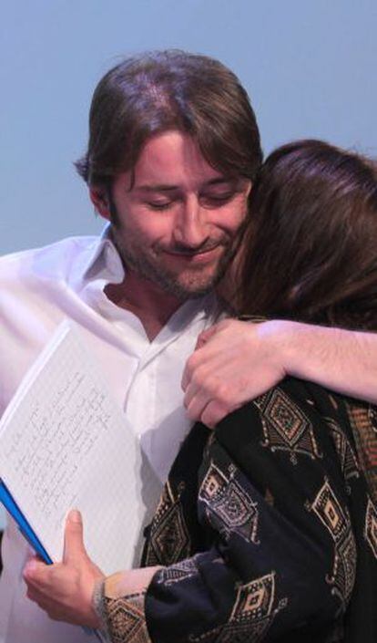 Giorgio Bazzega se abraza a Adriana Faranda.