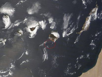 Imagen de un satélite de la Nasa donde se aprecian los restos de fuel.