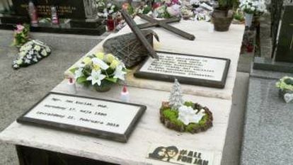 La tumba del periodista asesinado en Sztiawnik.