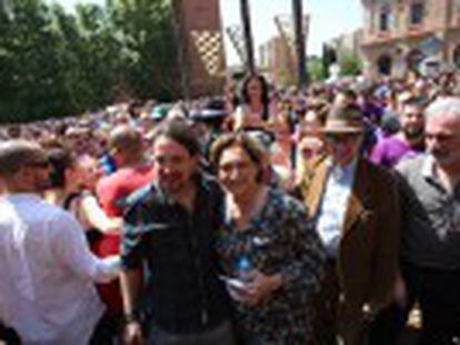 El líder de Podem acompanya la candidata per Barcelona, Ada Colau, en un dels feus del PSC a la ciutat
