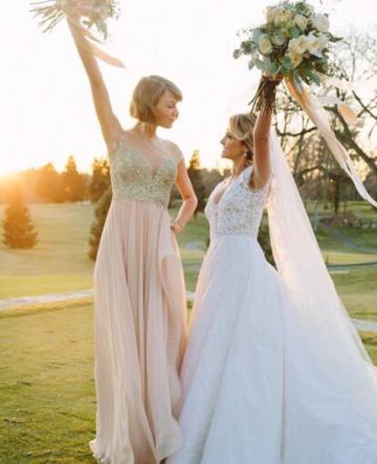 Taylor Swift fue dama de honor en la boda de Britany y Benjamin LaManna, amigos de la infancia de la cantante.