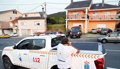 Vista de la vivienda en la que el hombre mató a tiros a su esposa, en Cabana de Bergantiños (A Coruña).