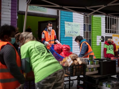 Centro de reparto de alimentos en Aluche, Madrid, en abril.