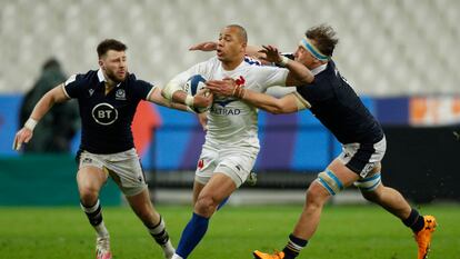 Price y Ritchie frenan a Fickou en Saint-Denis.