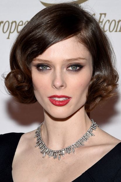 Ondas retro. Coco Rocha es una experta en peinar el pelo corto. En esta ocasión, apostó por ondular las puntas. El efecto es muy femenino y perfecto para eventos especiales.