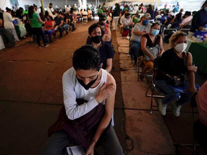 Jornada de vacunación contra la covid-19 en el Estadio Universitario de la Ciudad de México, el 23 de julio de 2021.