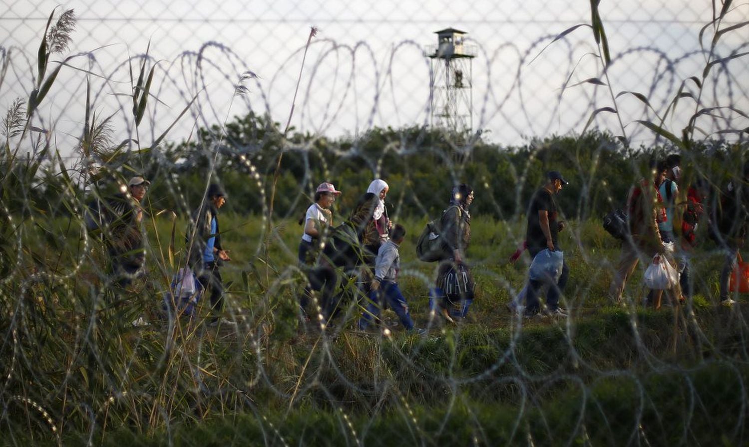Migrantes atrapados en la frontera entre Serbia y Hungría tras el cierre del paso de Röszke (sur de Hungría), en enero de 2019.