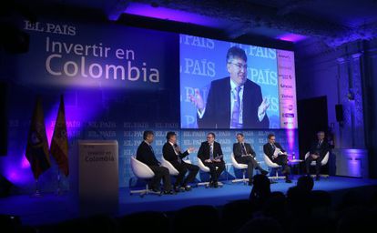 De izquierda a derecha, Santiago Fernández Valbuena, Mauricio Cárdenas, Miguel Jiménez, Íñigo Meirás, Rafael Villaseca, y Javier de Andrés.