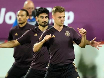 Kimmich se entrenaba este miércoles con Gündogan a su espalda, en Qatar.