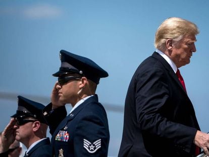 El presidente de Estados Unidos, President Donald Trump aborda el Air Force One.