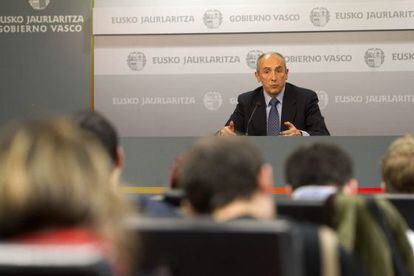 El portavoz del Gobierno vasco, Josu Erkoreka, durante la rueda de prensa.