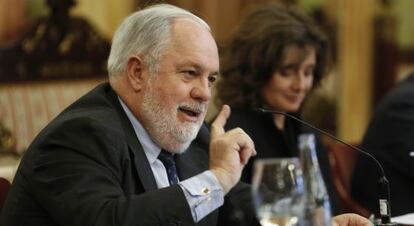 El ministro de Agricultura, Miguel Arias Cañete, durante su intervención en la jornada sobre el agua en Alicante.