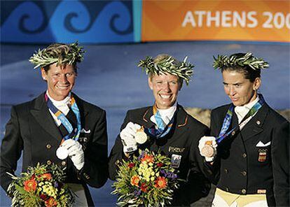 De izquierda a derecha, Ulla Salzgeber (plata), Anky van Grunsven (oro) y Ferrer-Salat (bronce).