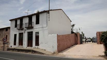 La casa de campo donde fue encontrada muerta con varias heridas de arma blanca la mujer de 52 años en Alzira el pasado 7 de junio.